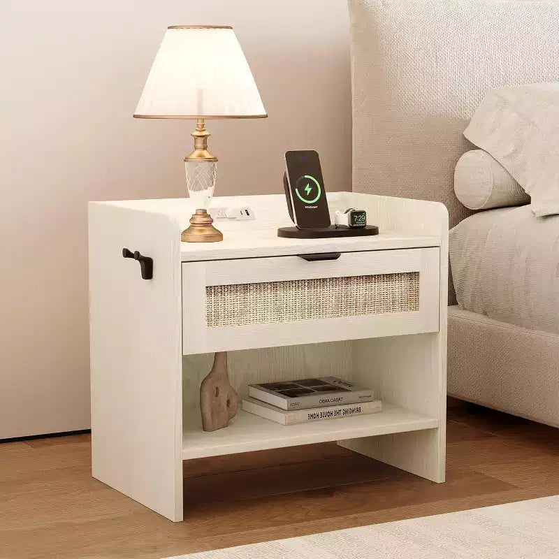 Table de Chevet en Rotin avec Station de Chargement Type-C