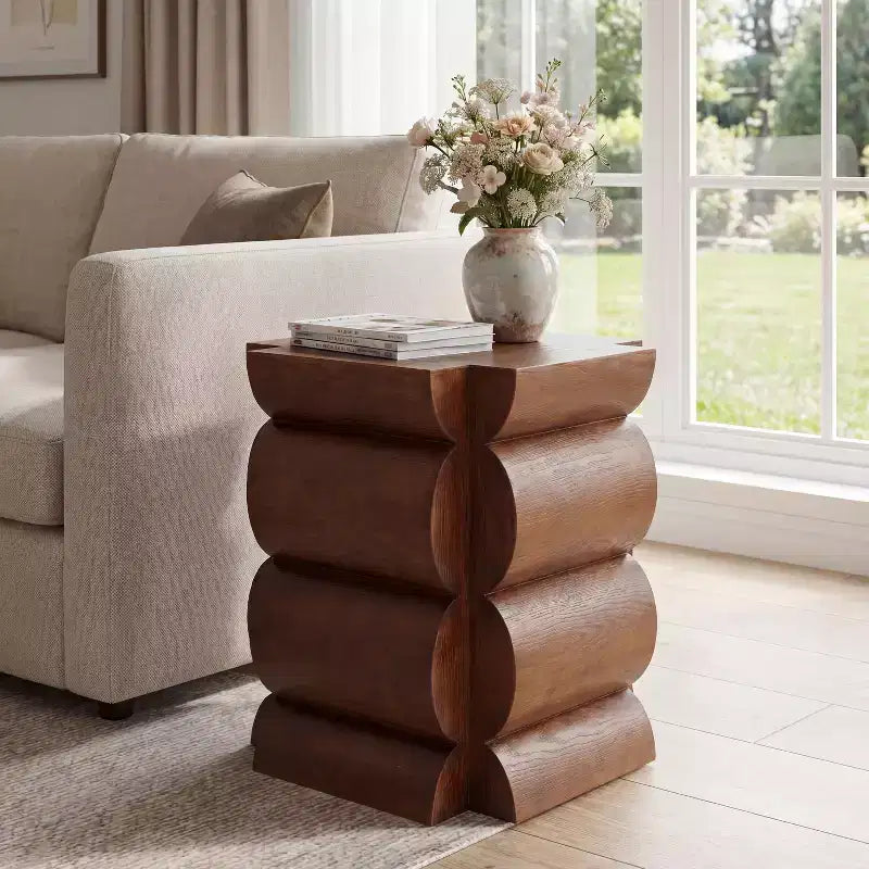 Table d'appoint moderne en bois avec design courbé