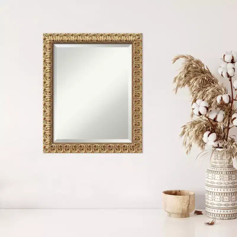 Miroir mural encadré en bois biseauté doré