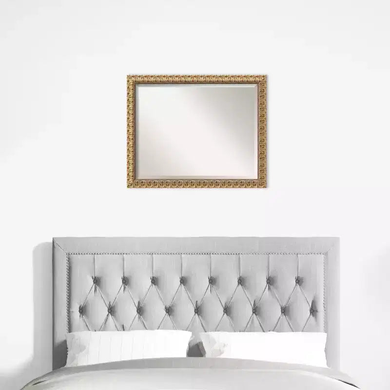 Miroir mural encadré en bois biseauté doré